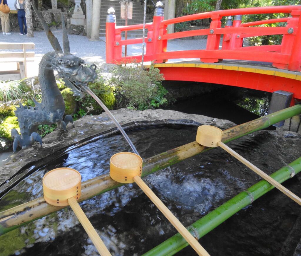 天河神社の御手水の様子